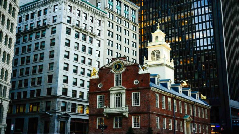 Train From Baltimore to Boston is fomues city