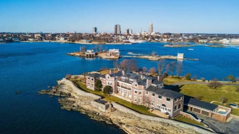 Train From Boston to New Rochelle